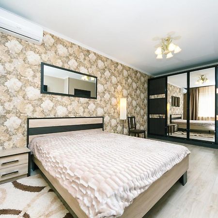 Poznyaky Apartments Patriotika เคียฟ ภายนอก รูปภาพ