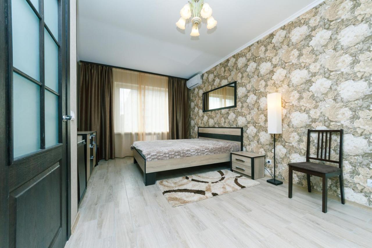 Poznyaky Apartments Patriotika เคียฟ ภายนอก รูปภาพ