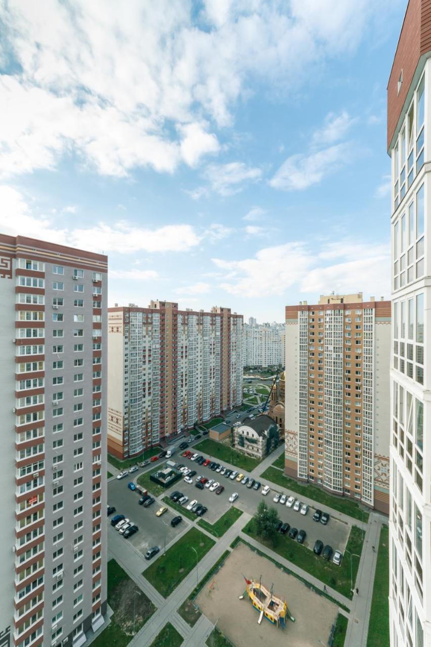 Poznyaky Apartments Patriotika เคียฟ ภายนอก รูปภาพ