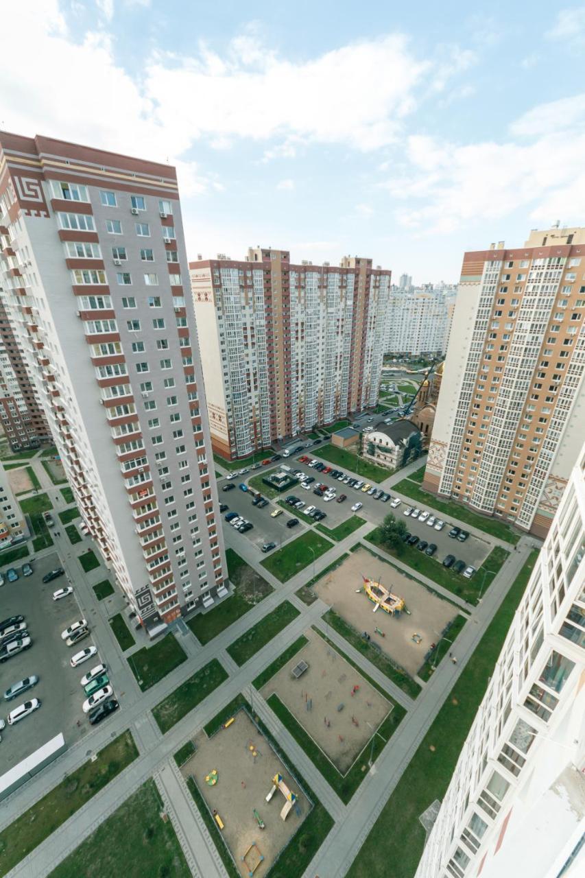 Poznyaky Apartments Patriotika เคียฟ ภายนอก รูปภาพ