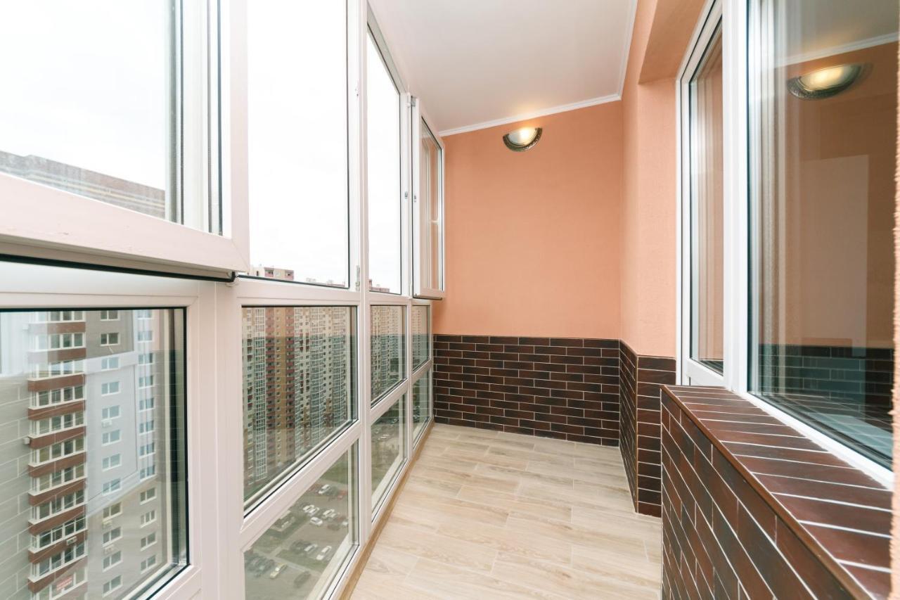 Poznyaky Apartments Patriotika เคียฟ ภายนอก รูปภาพ