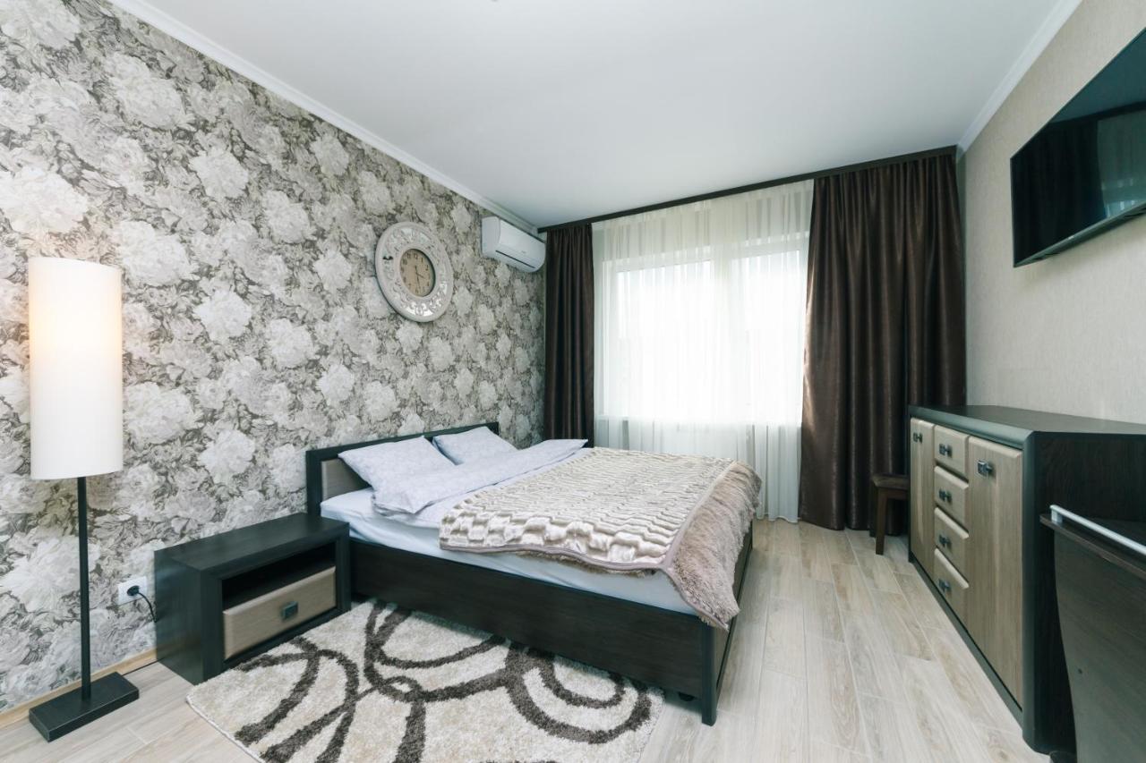 Poznyaky Apartments Patriotika เคียฟ ภายนอก รูปภาพ