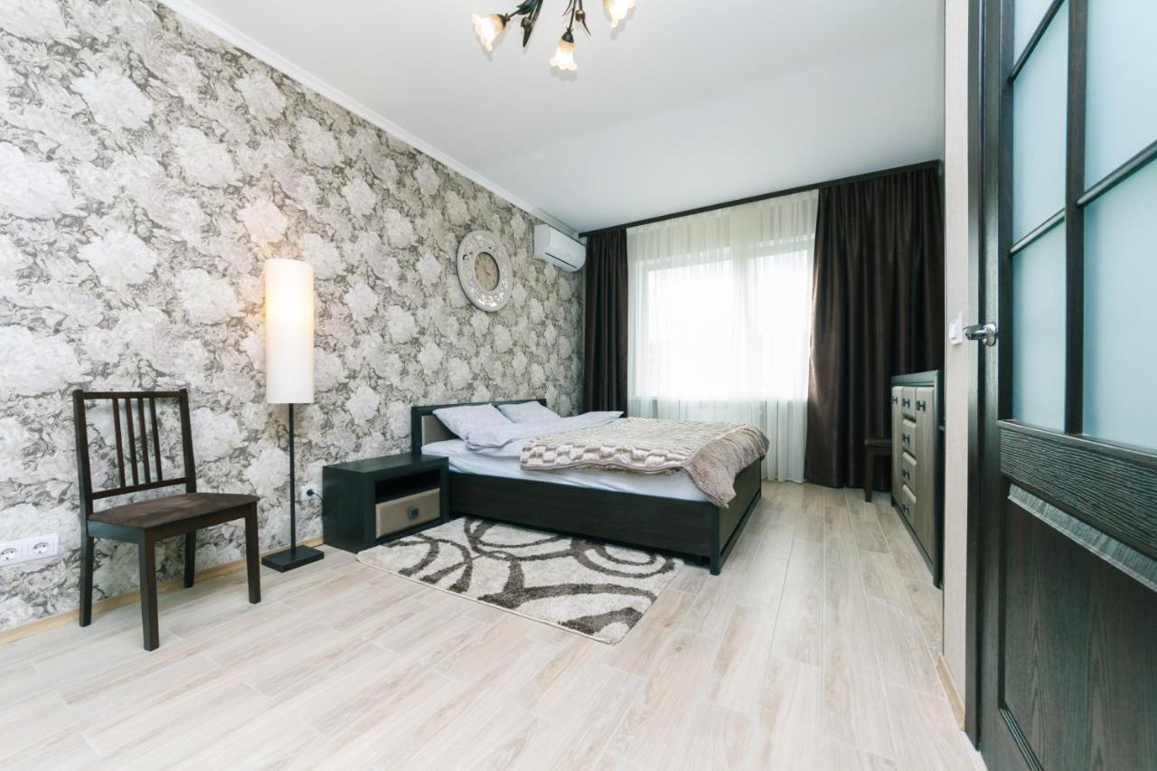 Poznyaky Apartments Patriotika เคียฟ ภายนอก รูปภาพ