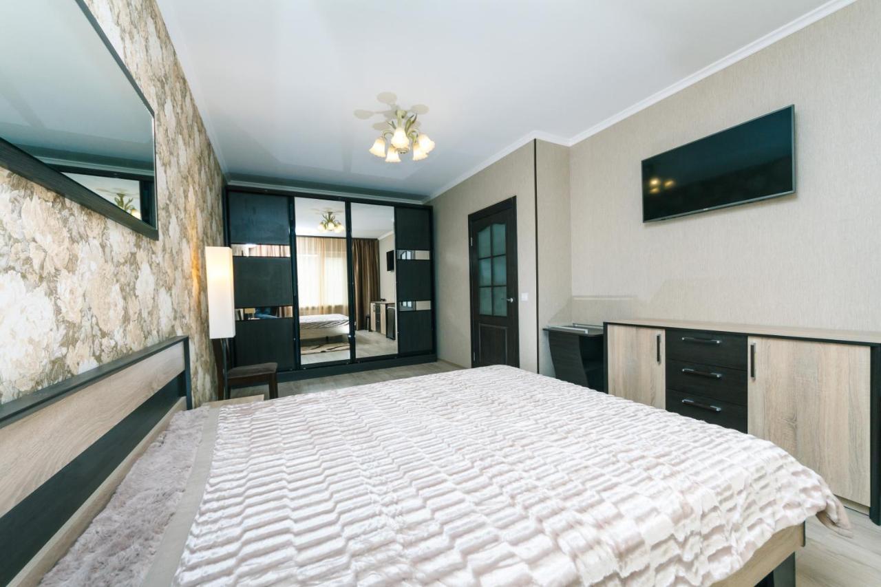 Poznyaky Apartments Patriotika เคียฟ ภายนอก รูปภาพ