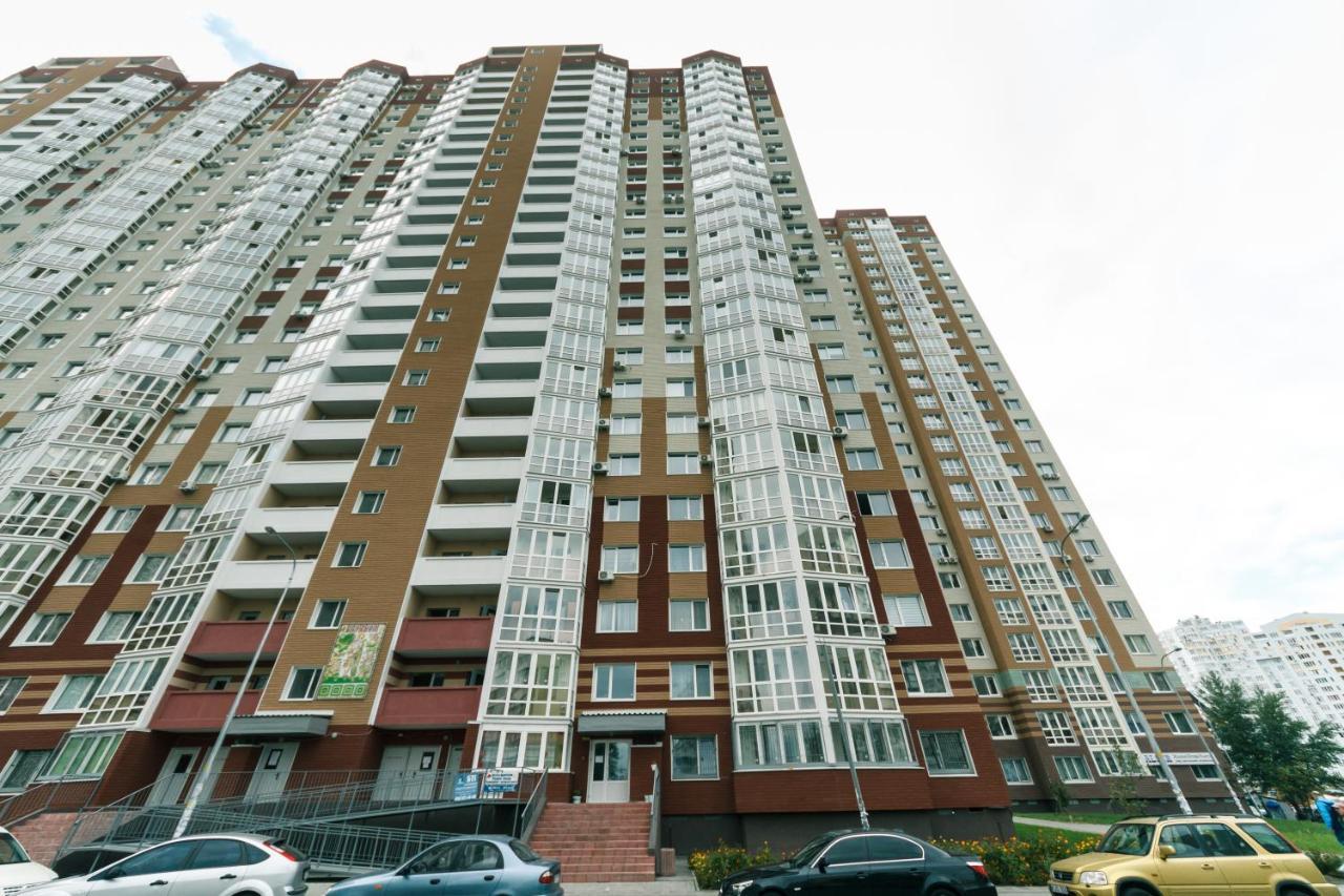 Poznyaky Apartments Patriotika เคียฟ ภายนอก รูปภาพ