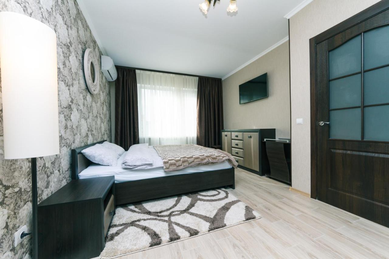Poznyaky Apartments Patriotika เคียฟ ภายนอก รูปภาพ