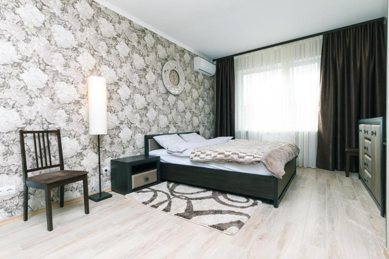 Poznyaky Apartments Patriotika เคียฟ ภายนอก รูปภาพ