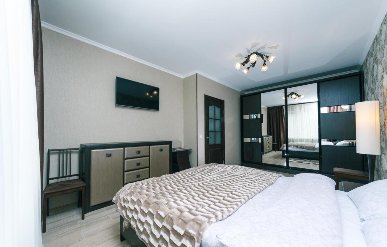 Poznyaky Apartments Patriotika เคียฟ ภายนอก รูปภาพ